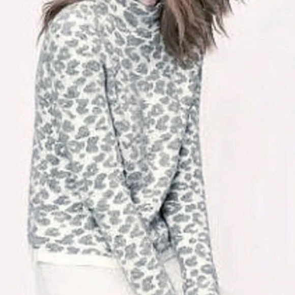 Ann Taylor Loft Grey and White Mock Neck Leopard Sweater, size Medium - Picture 11 of 11